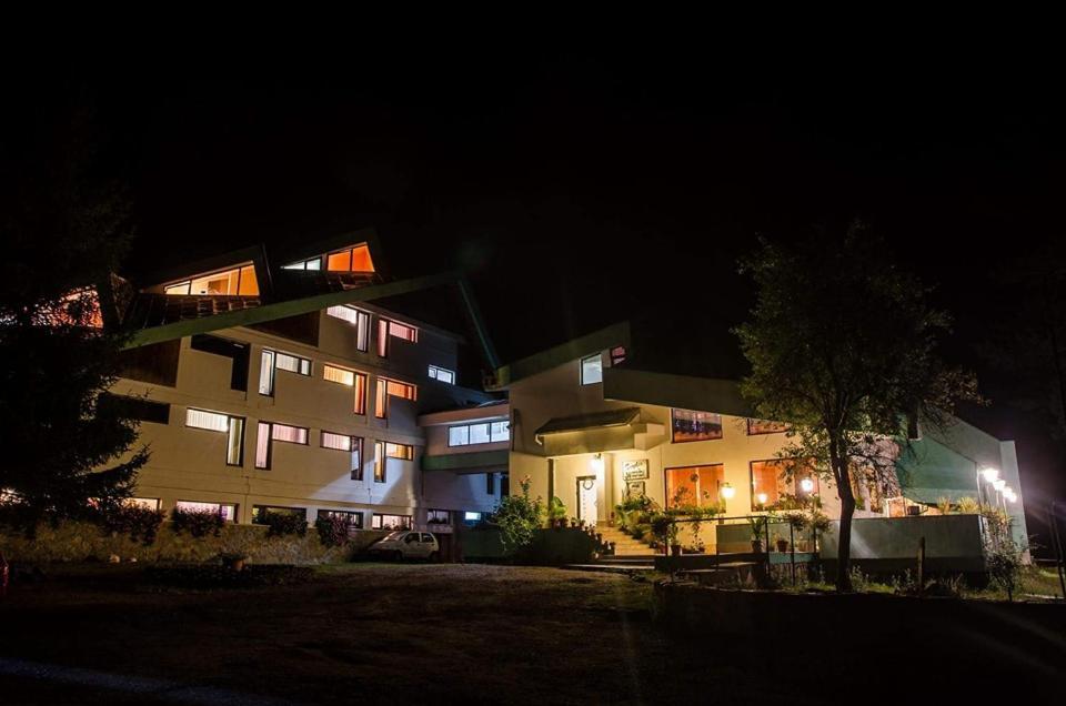 Hotel Randunica Văliug Esterno foto