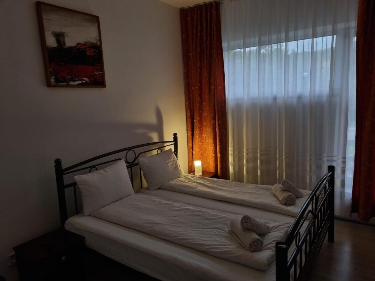 Hotel Randunica Văliug Esterno foto